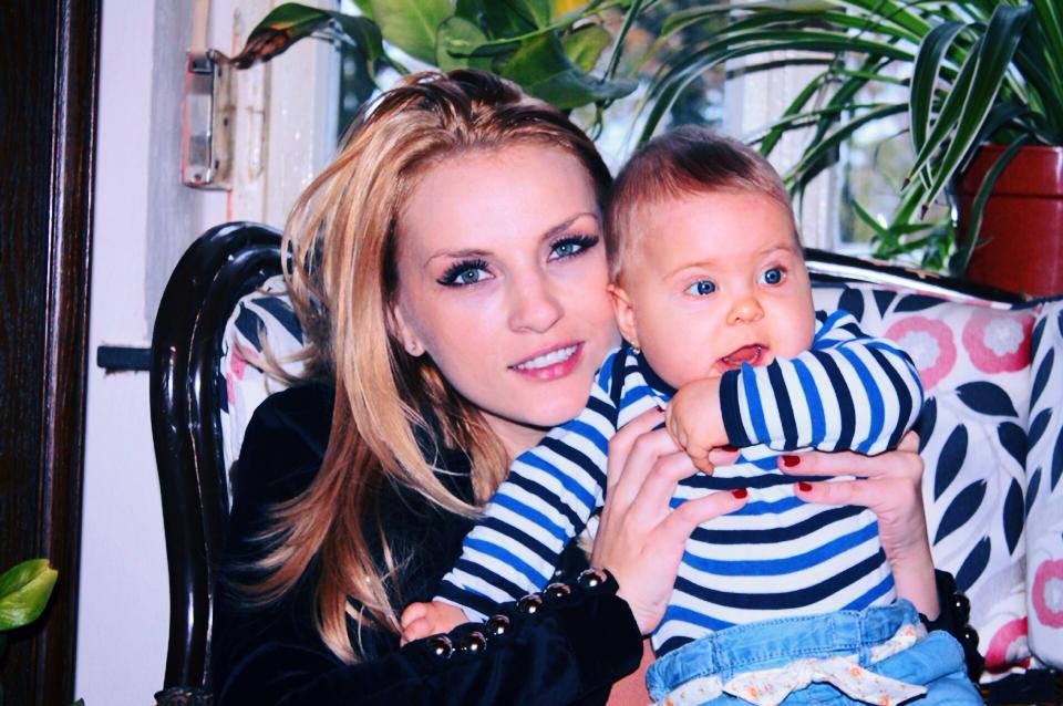 Elena si fetita locuiesc in Germania din august, anul trecut