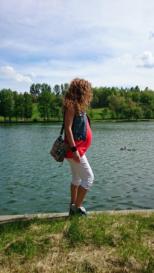 Carmen Bruma si-a privit iubitul de pe margine si i-a facut poze