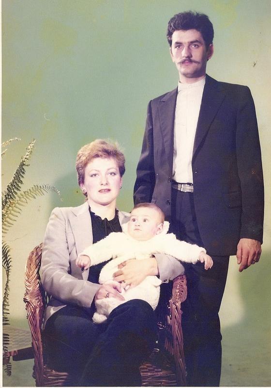 Smiley bebelus, alaturi de parintii sai