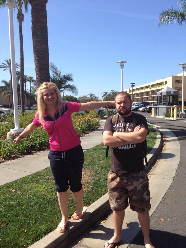 Artistul si-a lasat sotia pe maini bune, cat timp el este plecat in alte state