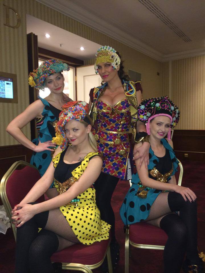 Prima aparitie a solistei dupa ce a nascut! Anna arata senzational!