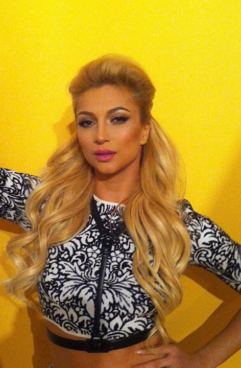 Fanii Lorei i-au sugerat sa se linisteasca