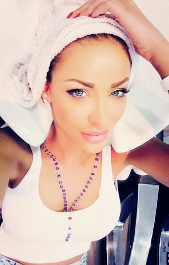 Inainte de a pleca, ea a trecut pe la un salon de coafura