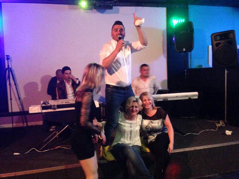 Admiratoarele lui Liviu Guta ar face orice pentru a fi cat mai aproape de el