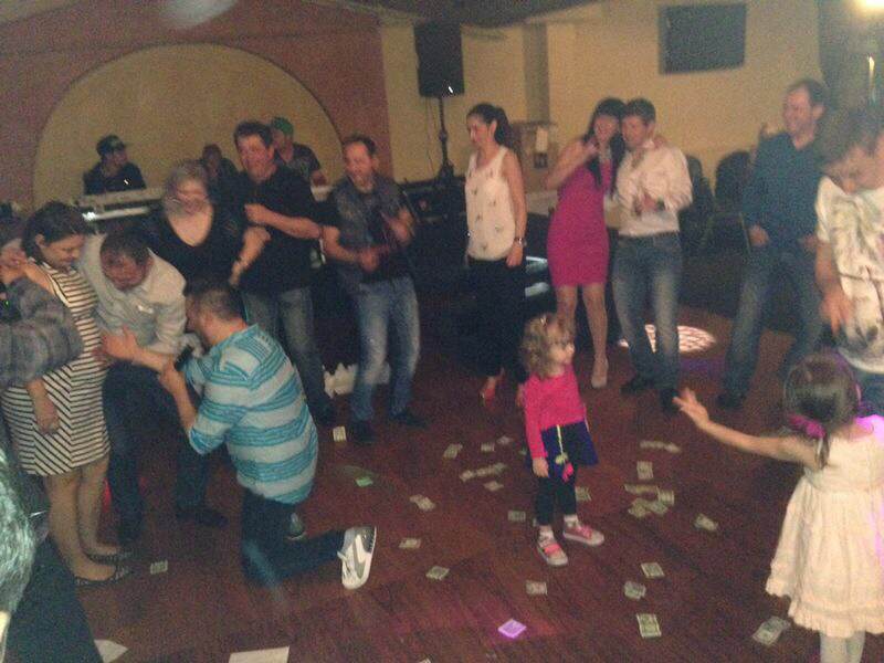 La primul sau concert in America, Liviu Guta a trebuit sa faca fata unei ploi de bani