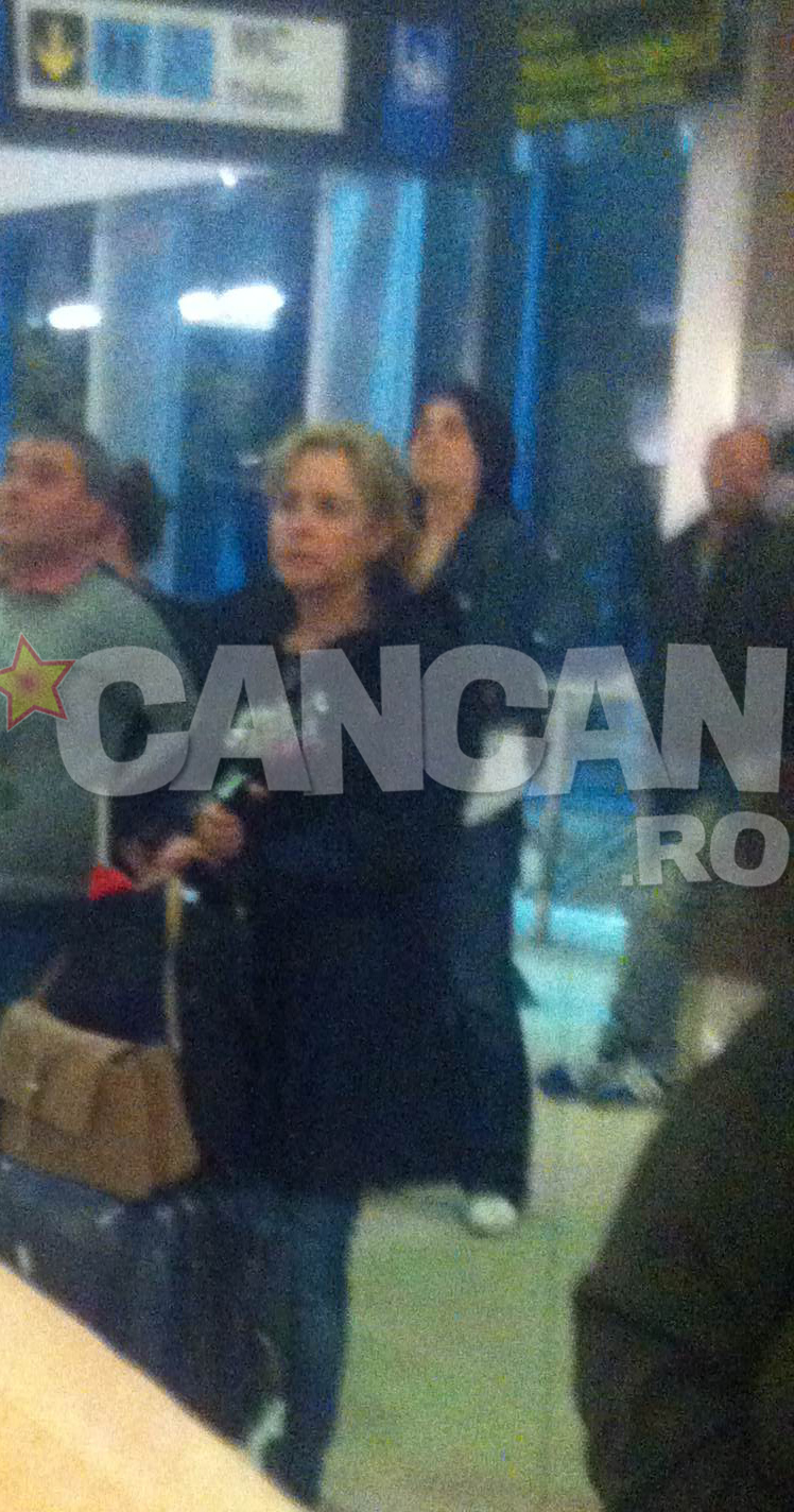 Sotia lui Ovi l-a asteptat pe cantaret mai bine de o ora