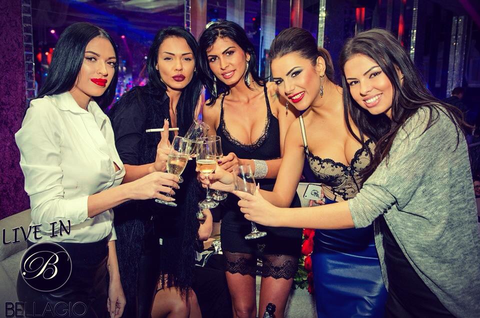 Adriana defileaza in cluburile din Capitala alaturi de Pamfile si alte tinere