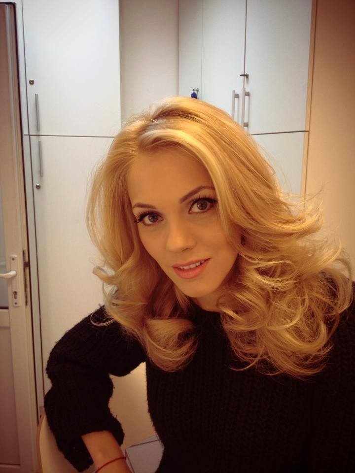 Dupa ce foloseste pudra de talc, Andreea arata impecabil