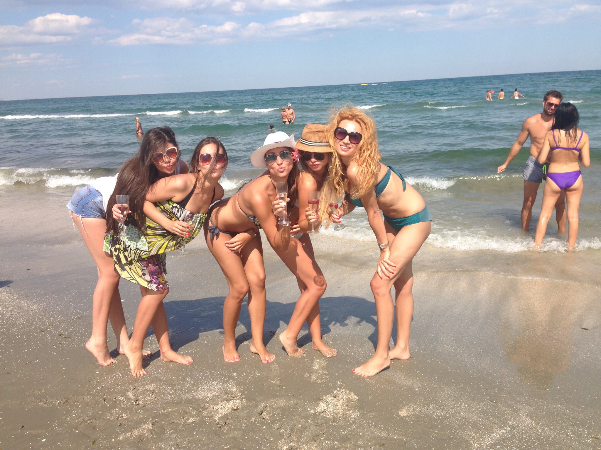 In ciuda diferentei de varsta, iubita lui Irinel este foarte buna prietena cu cea a lui Micula Jr