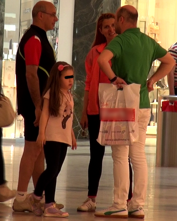 Fetita lui Mita de la Bere Gratis se imbraca deja ca o domnisoara la moda