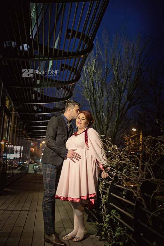 Oana este foarte fericita alaturi de Marius foto: One Photography