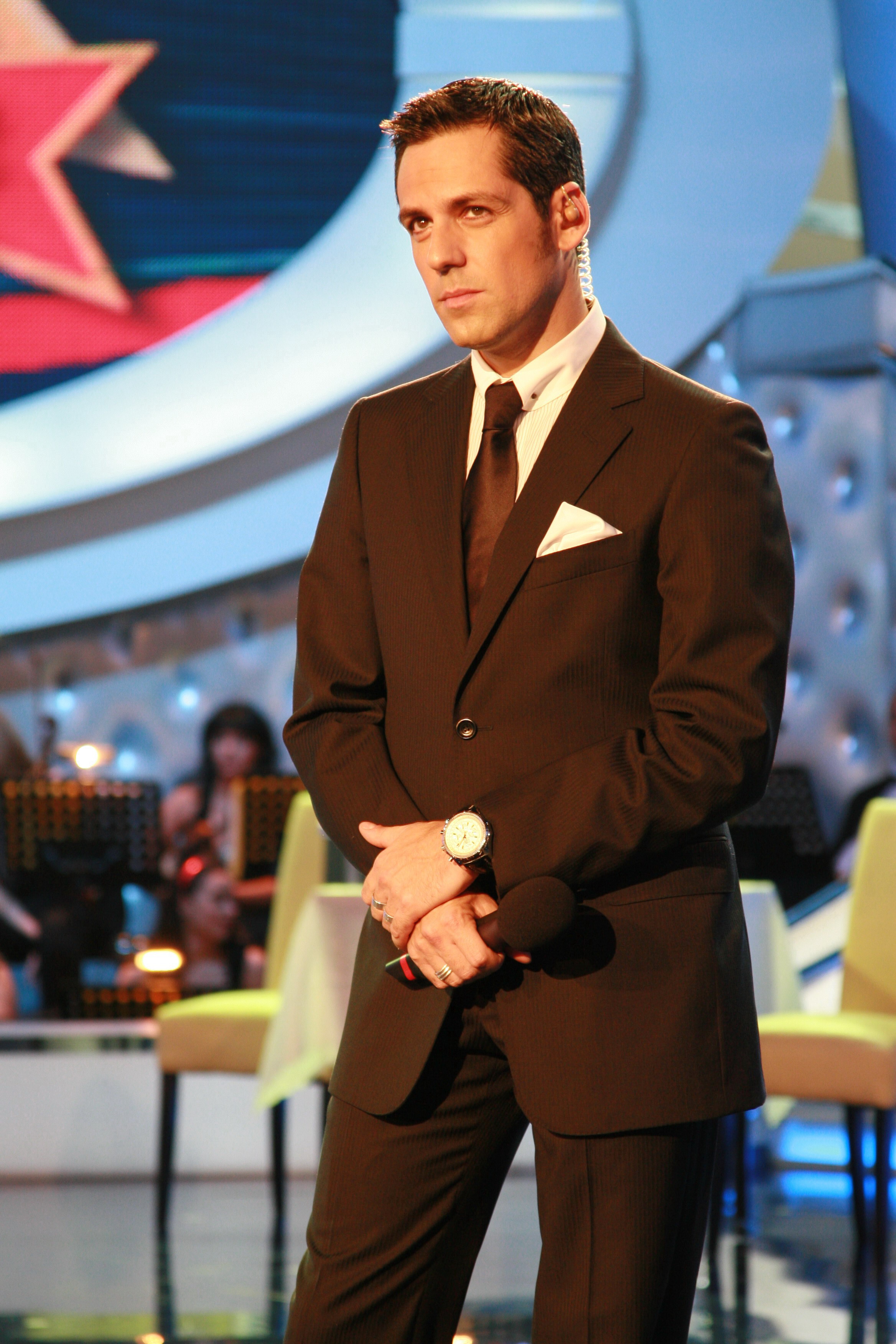 În calitate de gazdă a unuia dintre cele mai de success show-uri Tv din România, “Dansez pentru tine’