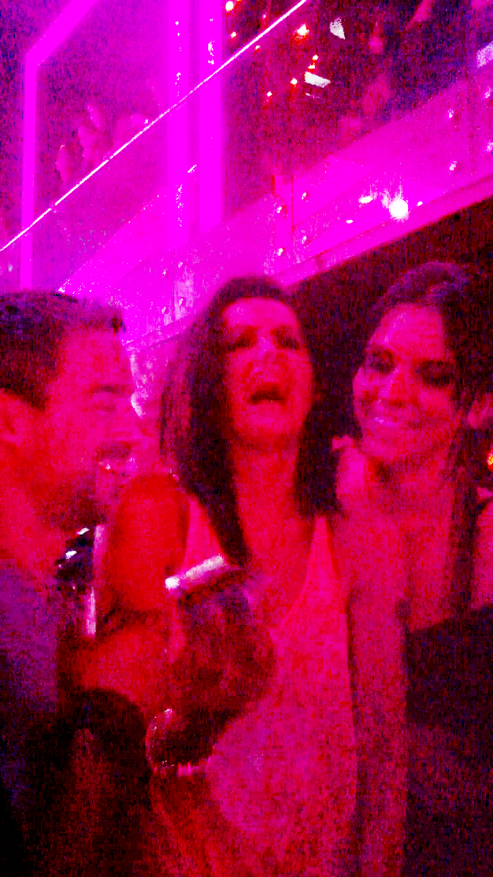 Zavo a iesit la club cu prietena ei, Raluca Macovei