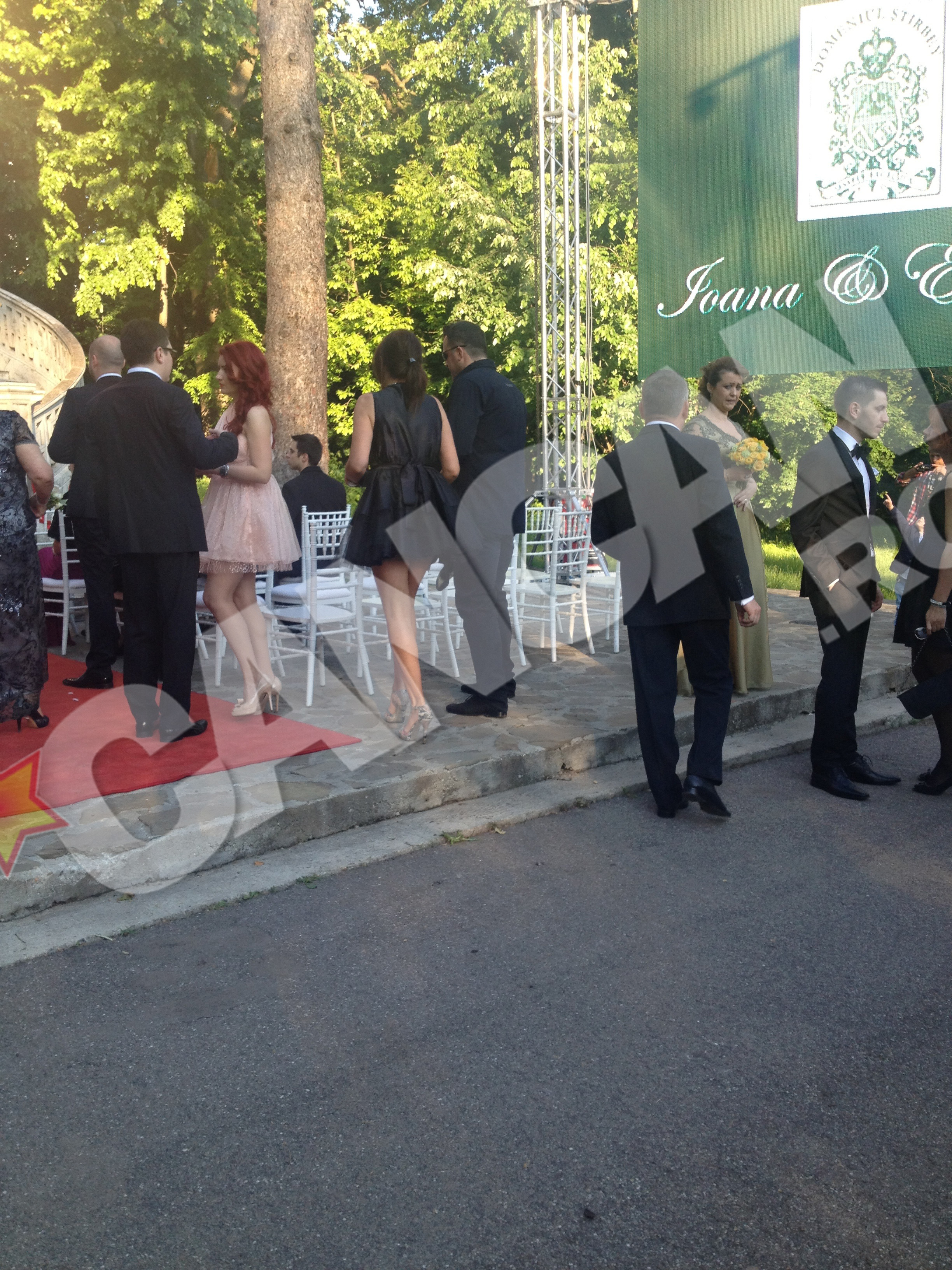 Constantin Iosef a fost nedespartit de domnisoara care l-a insotit la nunta susrorii sale