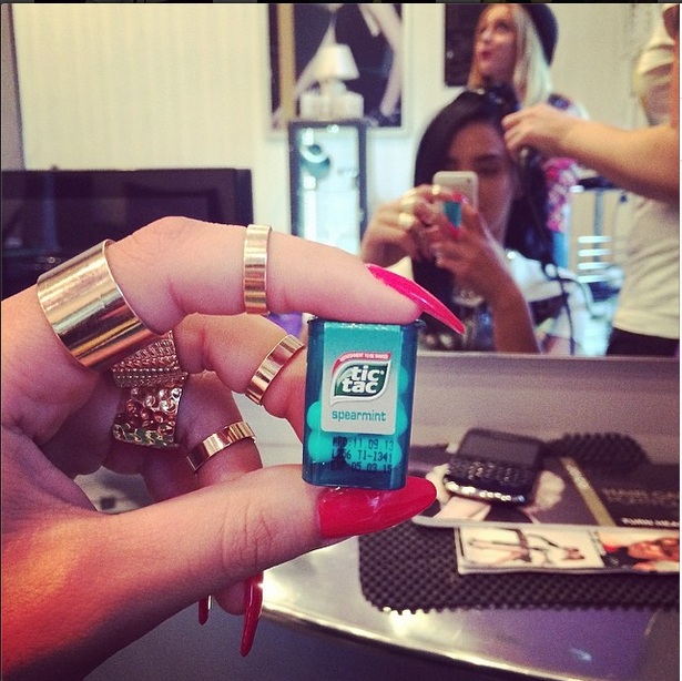 Prezentatoarea tv si-a aranjat parul inainte de eveniment