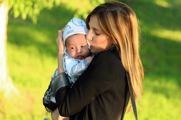 Dana a fost nevoita sa isi revina de dragul bebelusului sau