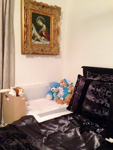 Celia a aranjat deja camera bebelusului si il astepta nerabdatoare