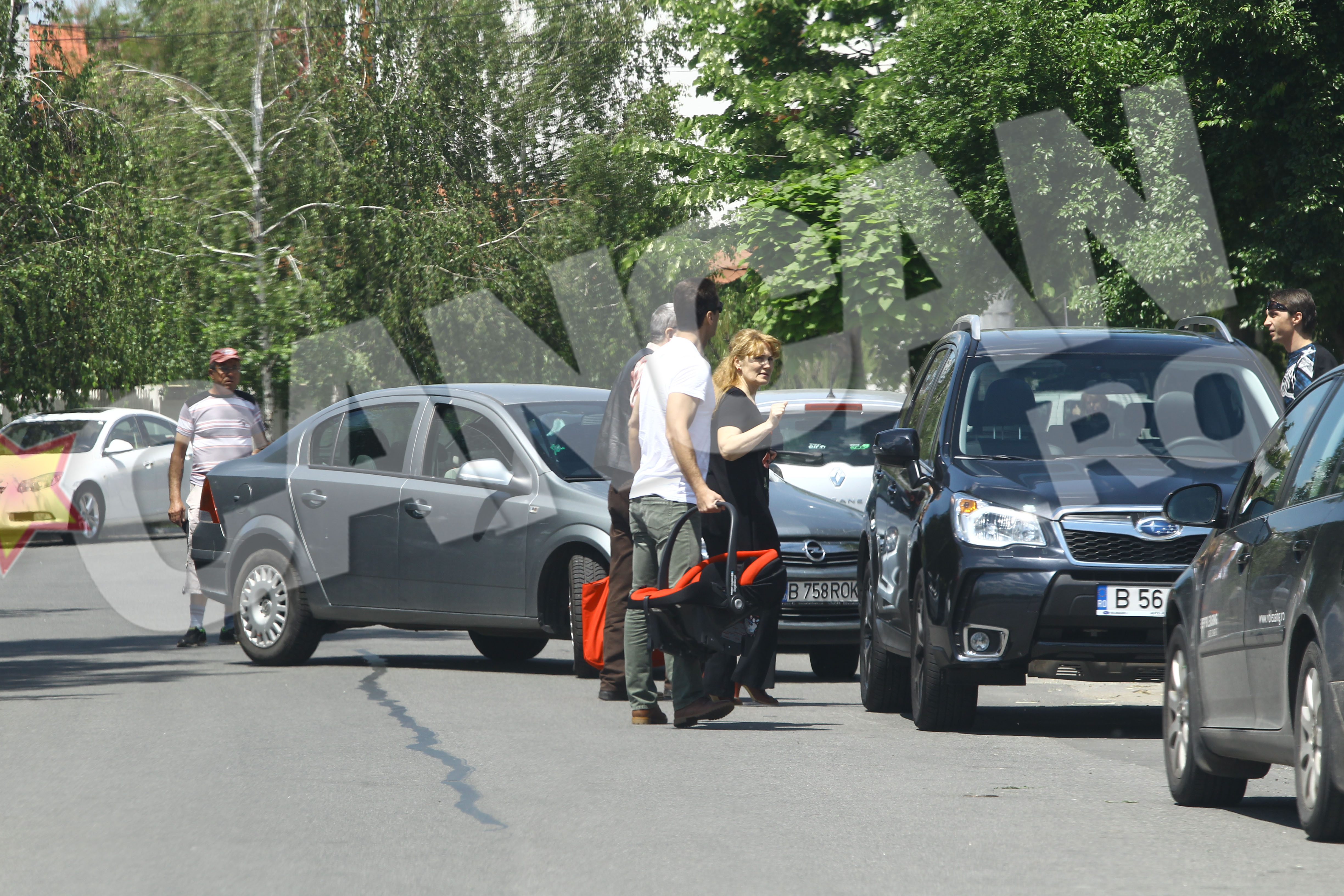 Mircea Badea a mers la maternitate insotit de un prieten
