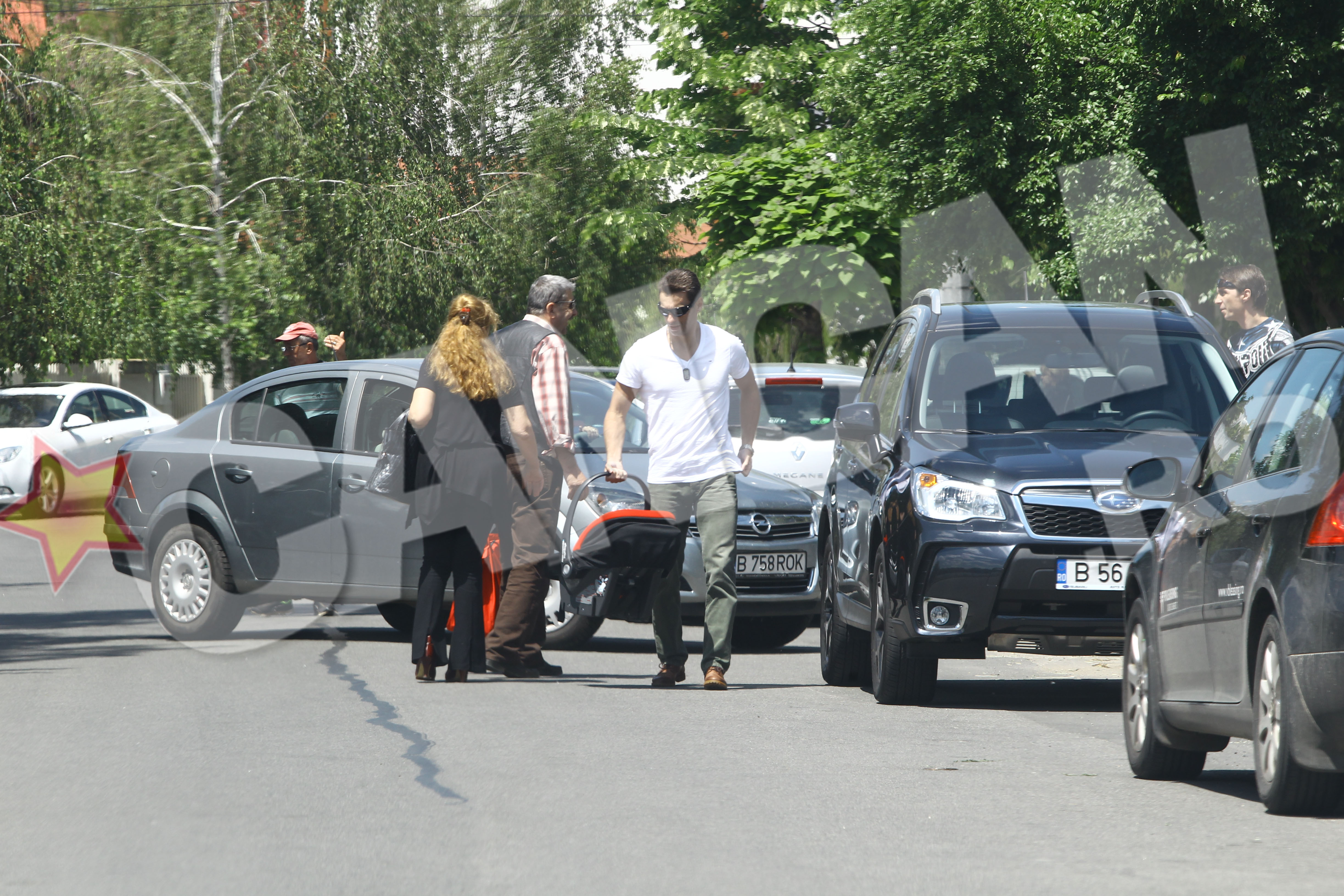 Mircea Badea s-a prezentat la maternitate