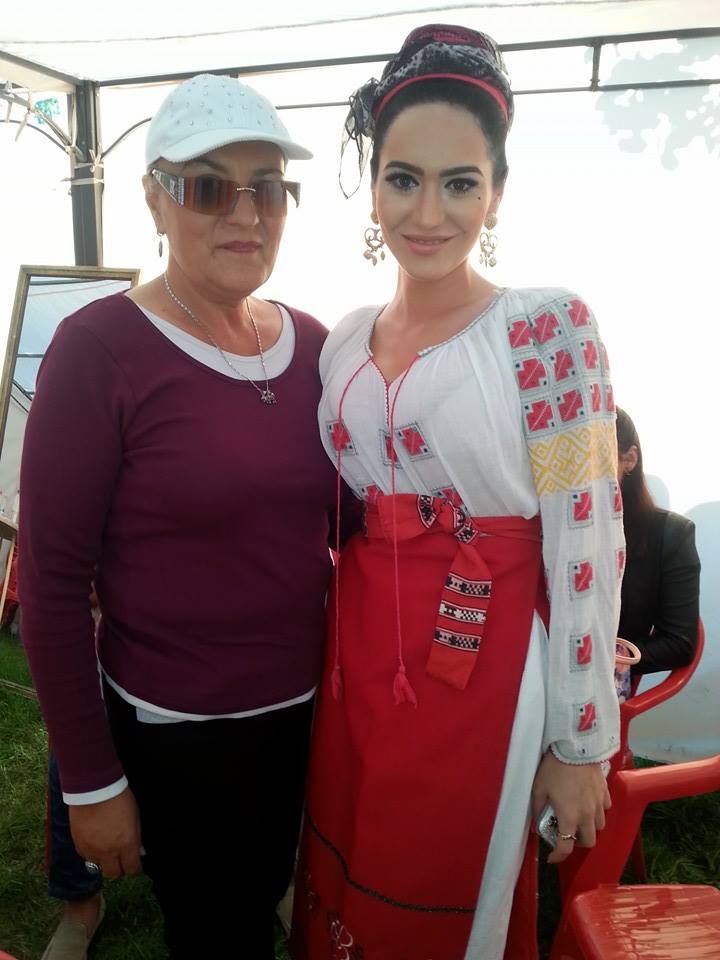 Tinuta tinerei a fost apreciata de mii de fani