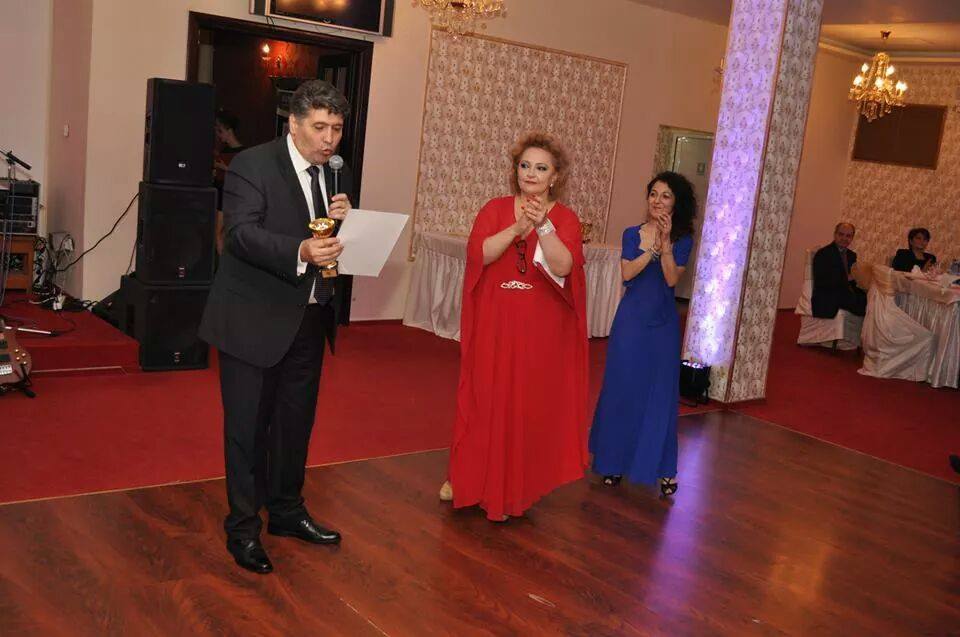 In acest weekend, vedeta a fost invitata primarului din Roman