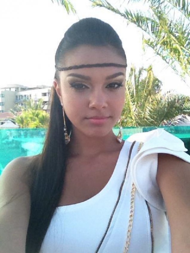 Carmen este minunea tatalui ei, care a fost foarte afectat de plecarea ei de acasa