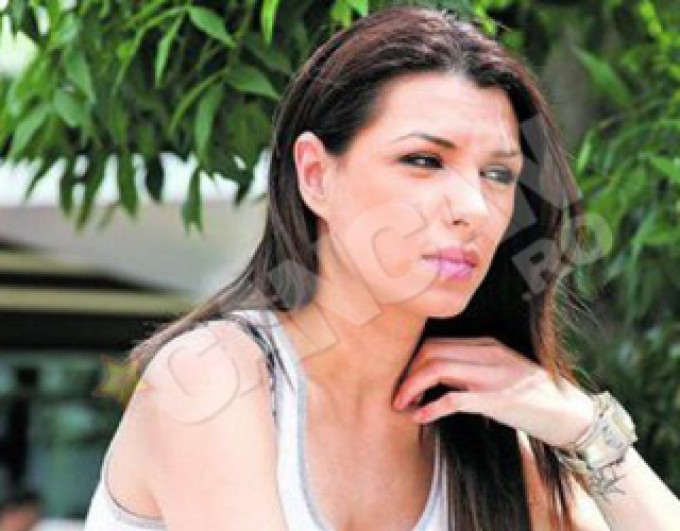 Vedeta a ramas singura la doi ani de la nunta