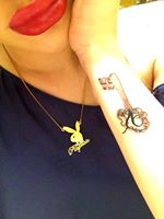 Playmate-ul si-a tatuat deja intiala numelui iubitului ei