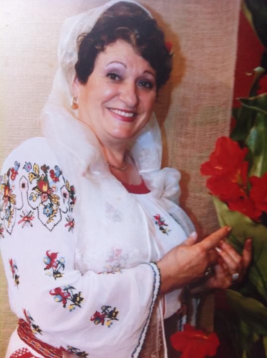 Mariana Birica este romanca cu cele mai multe costume populare