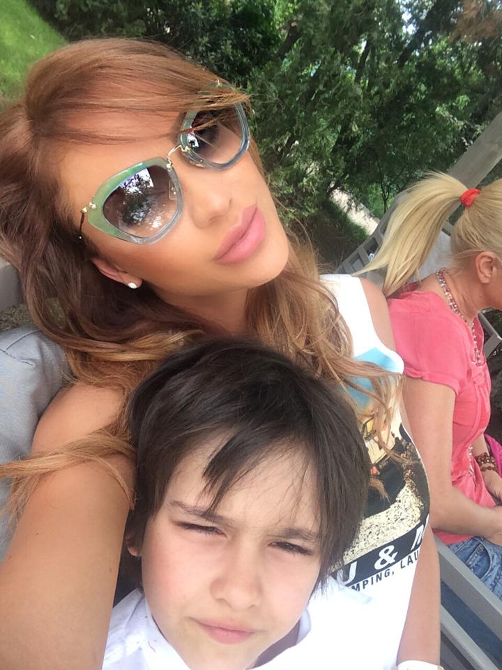 Bianca este foarte atasata de Edan, fiul Vicai si al lui Victor Piturca