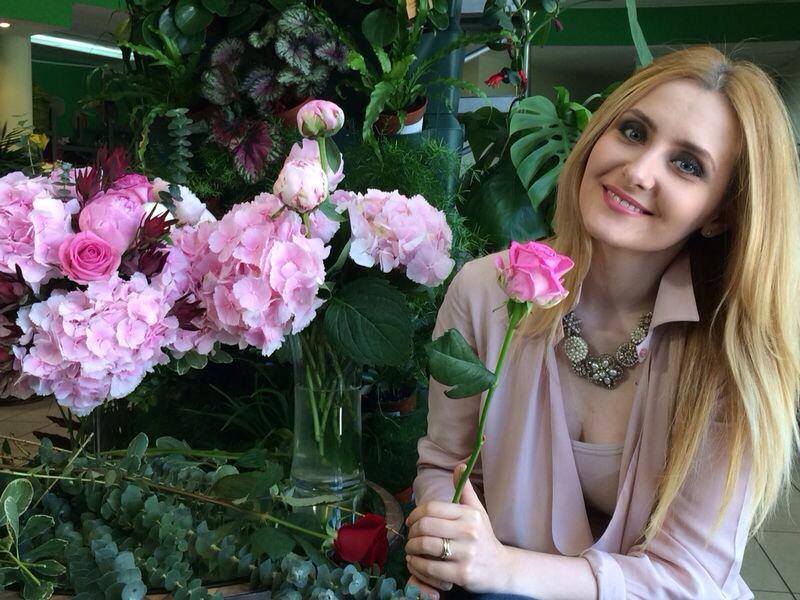 De obicei, Alina alege tinute in tonuri deschise