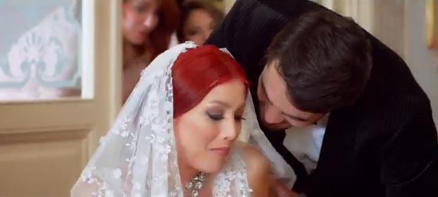 Intre cei doi se leaga un flirt fierbinte