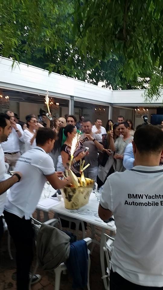 Mesele la care stau tinerii ajung sa aiba note de plata substantiale