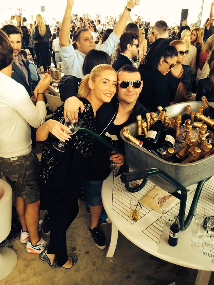 La mesele arabilor se aduceau sticlele de sampanie cu roaba