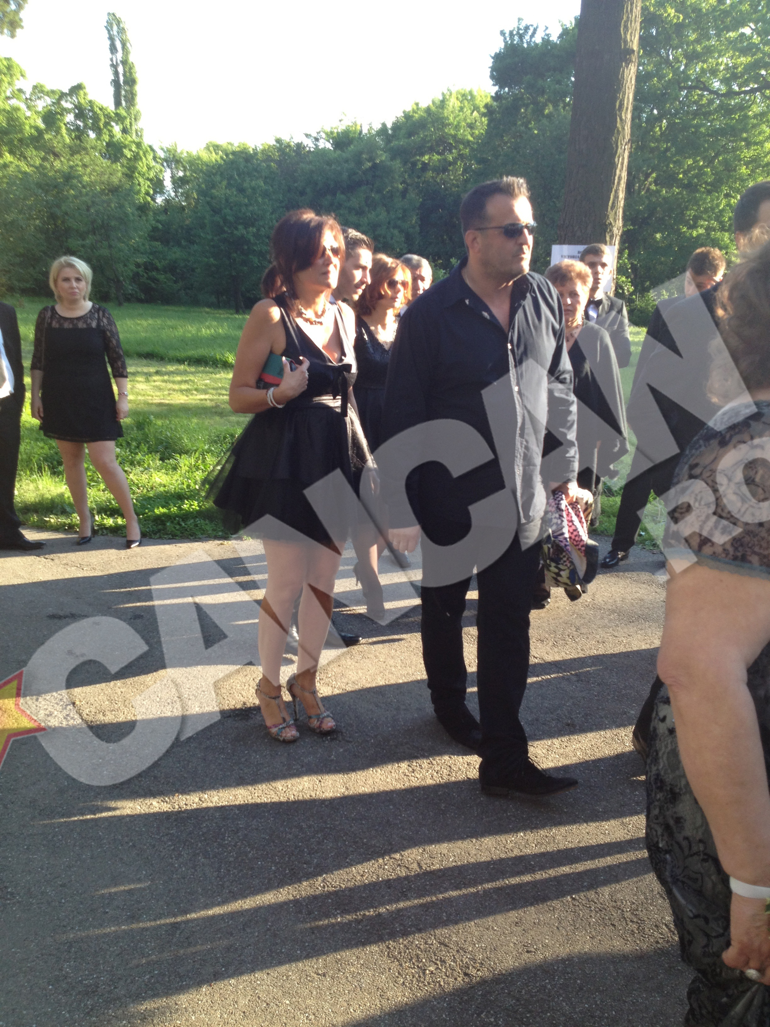 Constantin Iosef a venit la bratul unei brunete sexy