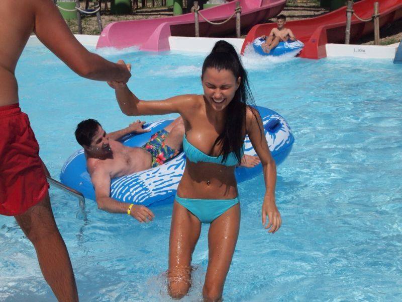 Daniela iubeste apa si ii place sa mearga la plaja