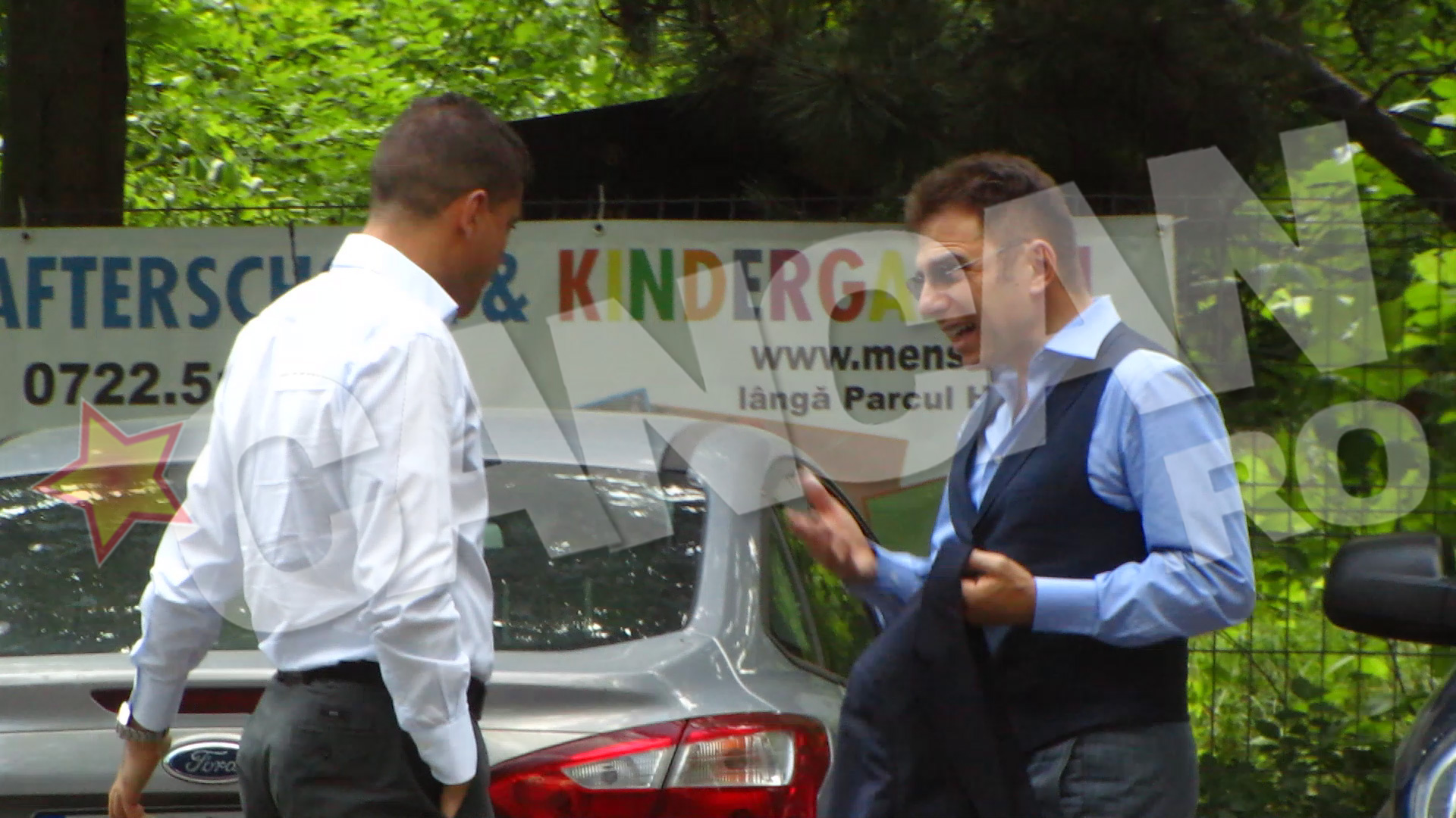 Politicianul a fost cat pe ce sa dea nas in nas cu fosta lui sotie