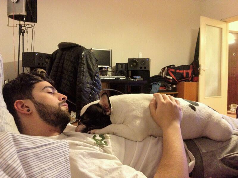 Speak este extrem de atasat de Misha