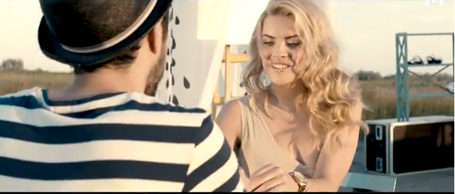 Bianca seamana izbitor cu Iulia Vantur