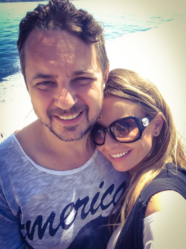 Alexandra Badescu este intr-o relatie cu John de cateva luni