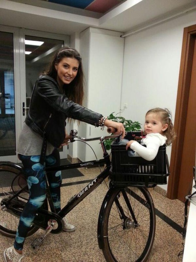 Fiica Antoniei locuieste impreuna cu tatal ei in Italia