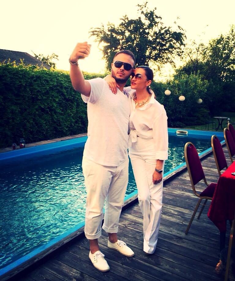 Gabi are 27 de ani, iar Claudia 34