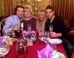 Anda are o relatie apropiata cu parintii iubitului ei