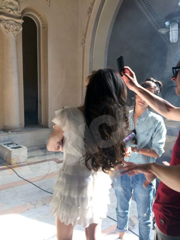 Desi are doar 14 ani, tanara s-a comportat ca un manechin profesionist