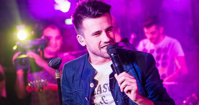 Florin a sustinut recent un concert intr-un club din Capitala (sursa: Facebook)