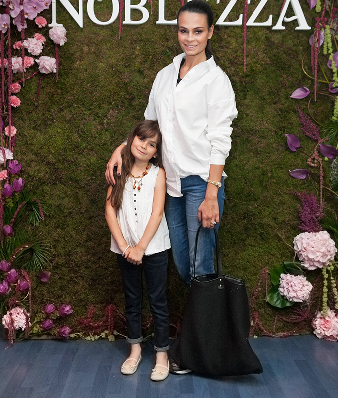 Anca Serea si-a luat si ea fiica la eveniment