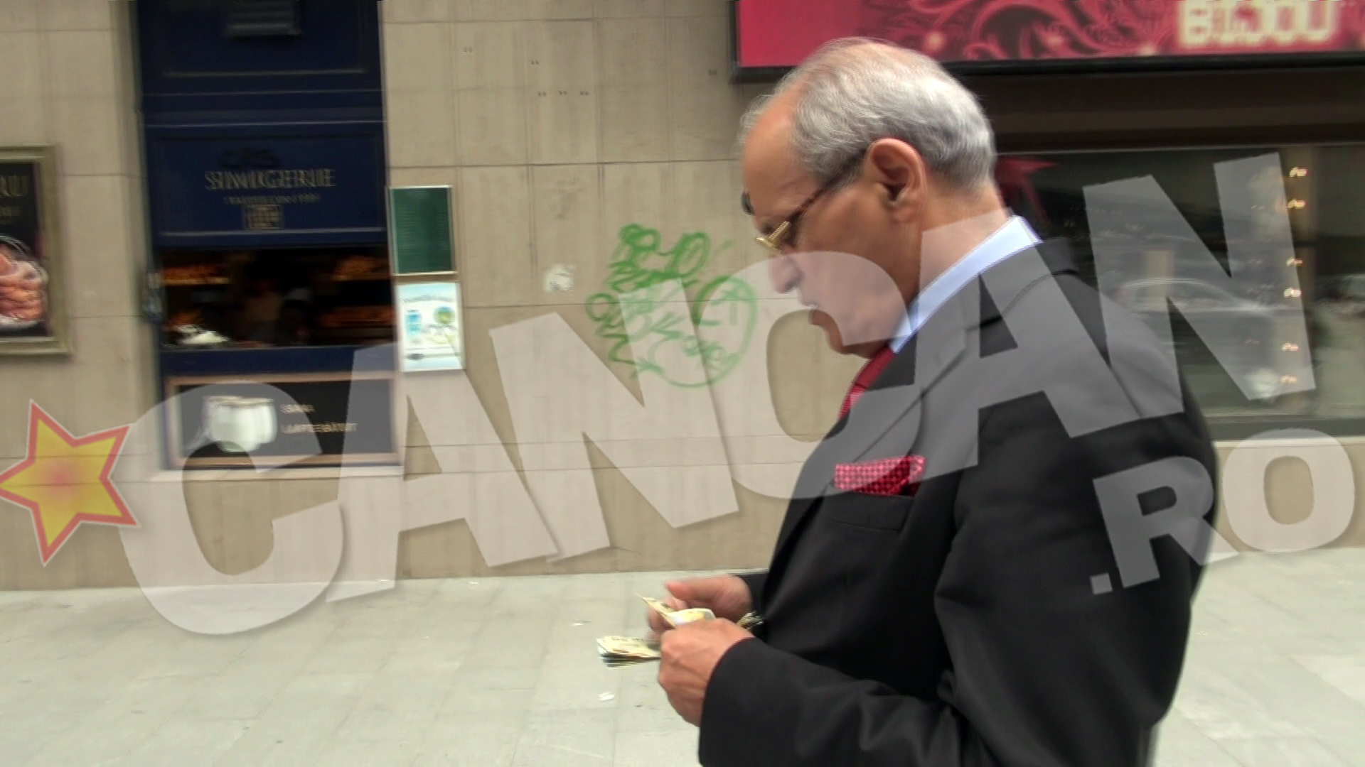 Nelu Ploiesteanu si-a numar banii care i-au mai ramas in portofel, dupa trei ore la pacanele