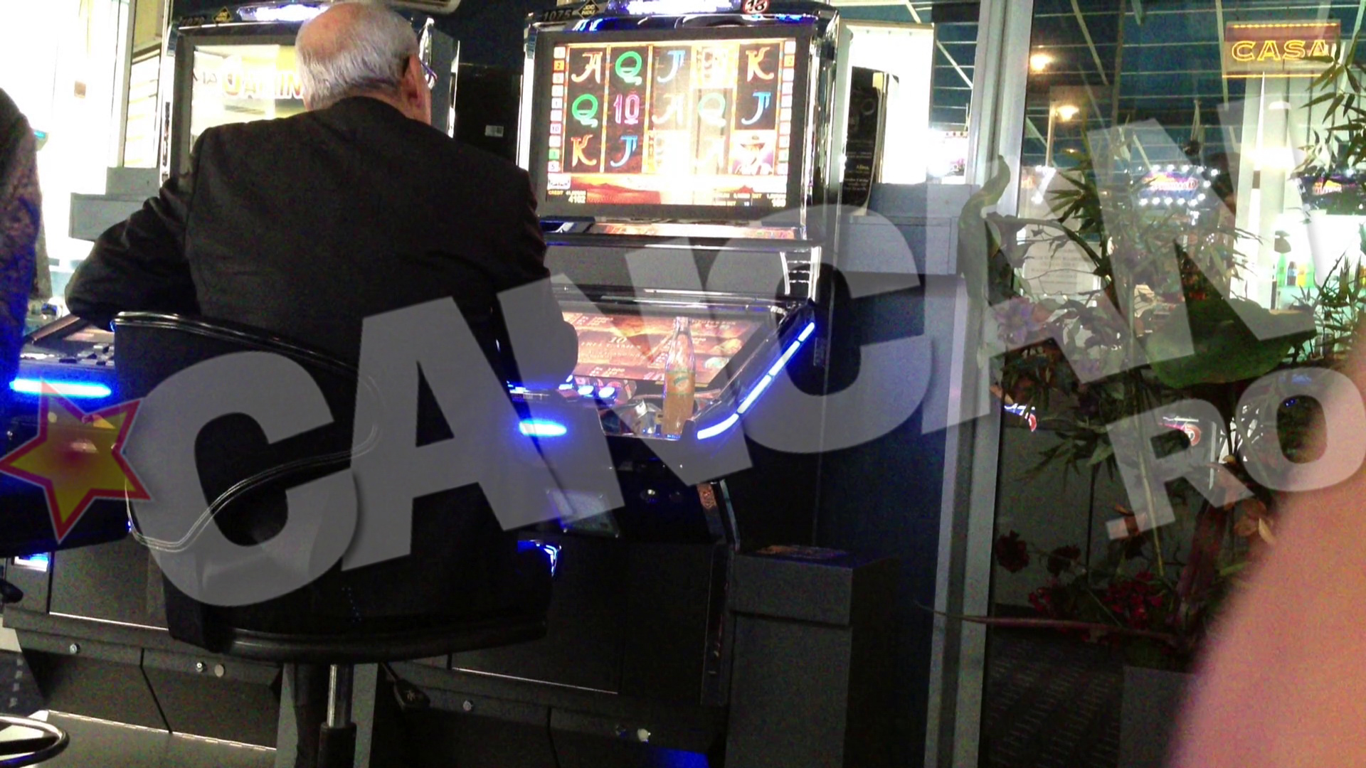 Lautarul a stat 3 ore in fata aparatelor, sperand la un castig usor