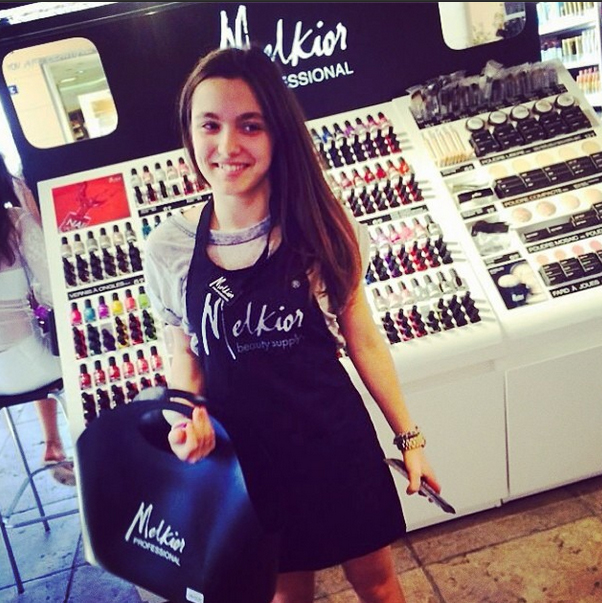 In perioada vacantelor, fiica Andreei Esca lucreaza cu jumatate de norma