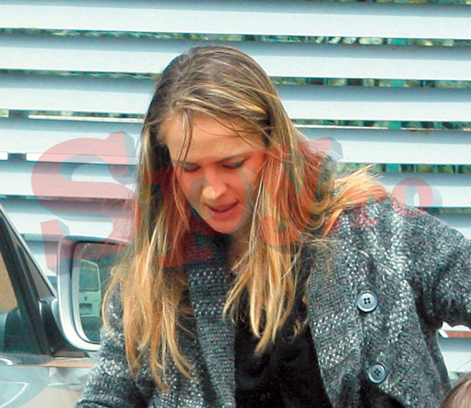 Parul blondei arata ca si cum ar fi beneficiat de o sapuneala